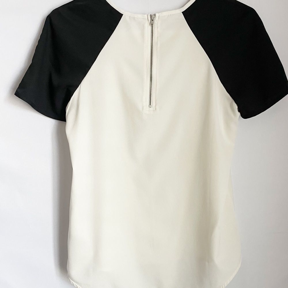 🟢Banana Republic Factory Ivory/black sleeve top XS - Picture 6 of 7